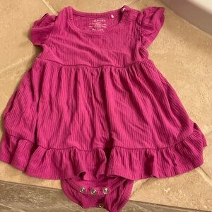 Posh Peanut fuchsia ruffled sleeve bodysuit twirl